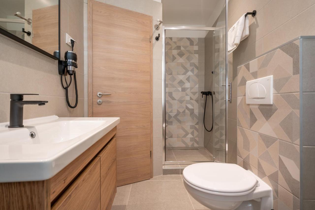 Aaa Apartments & Rooms With Free Parking Пула Экстерьер фото