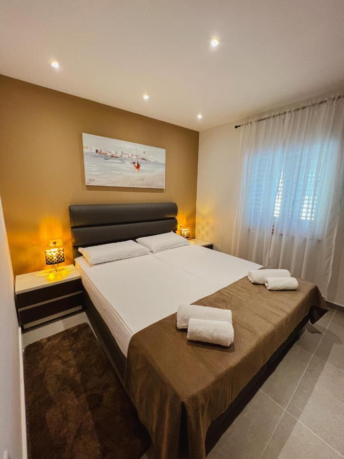Aaa Apartments & Rooms With Free Parking Пула Экстерьер фото
